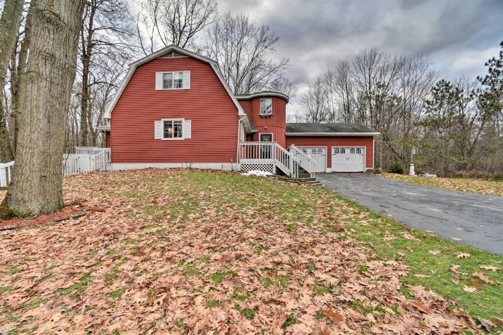 Home on 10 Acres Perfect for MSU Football Weekend